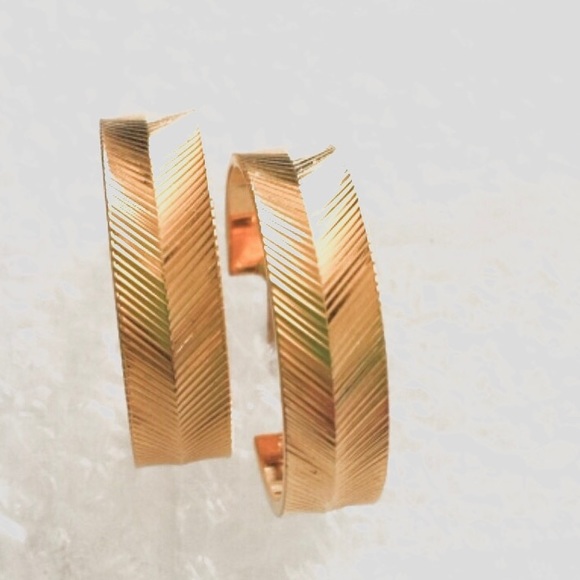 Couture 14Kt Yellow Gold Diamond Cut Textured Wide Hoop Earrings. 14kt earrings - Picture 1 of 6